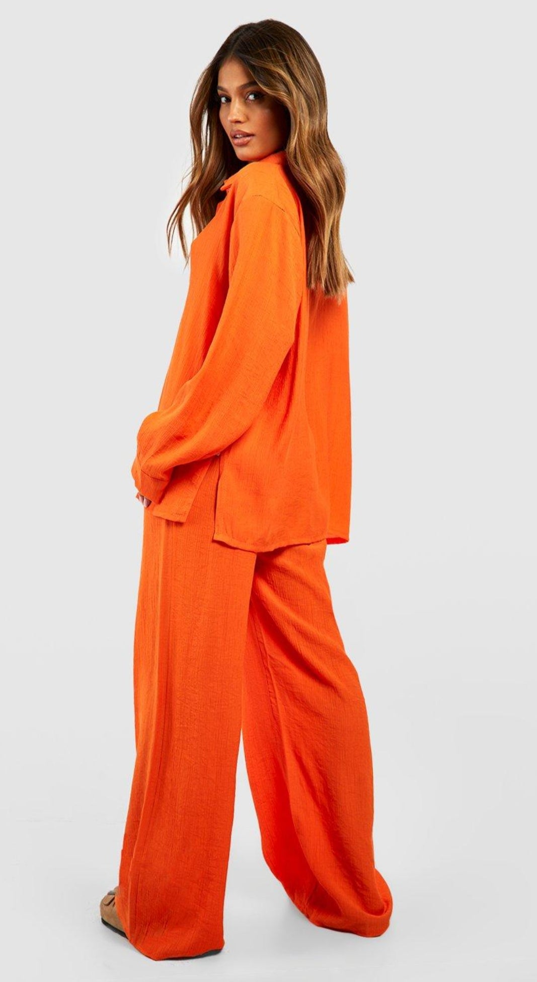 Pom Boutique - Une chemise orange et un tailleur-pantalon fushia pour un  look ultra-tendance 💗 A découvrir sur notre eshop www.pomboutique.com  #colorblock #marseille #pomboutique #conceptstore #paulsmith #fushia  #instalike #instafashion #fashion