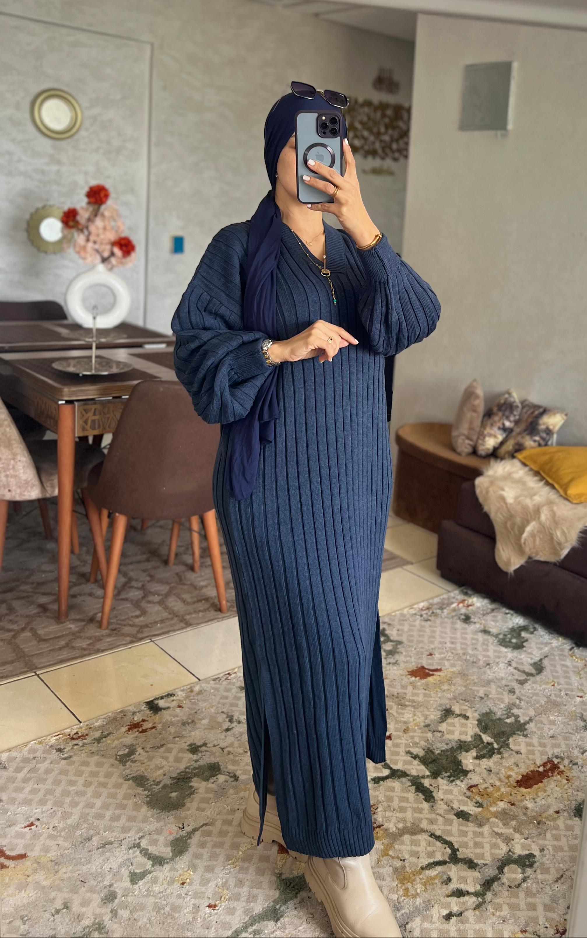 فستان صوف بأكمام إنجليزية