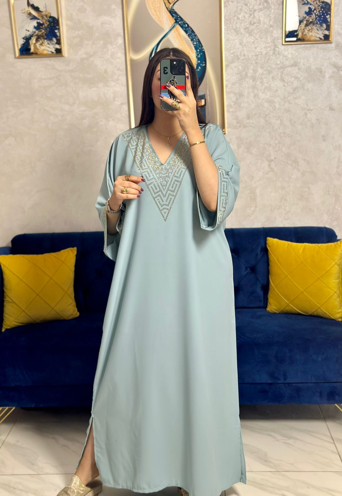 caftan brodé en crepe de soie à manches courtes