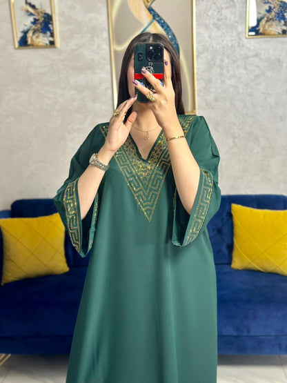 caftan brodé en crepe de soie à manches courtes