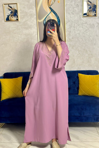 caftan brodé en crepe de soie à manches courtes