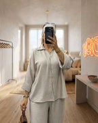 Ensemble chemise et pantalon en crêpe plissé