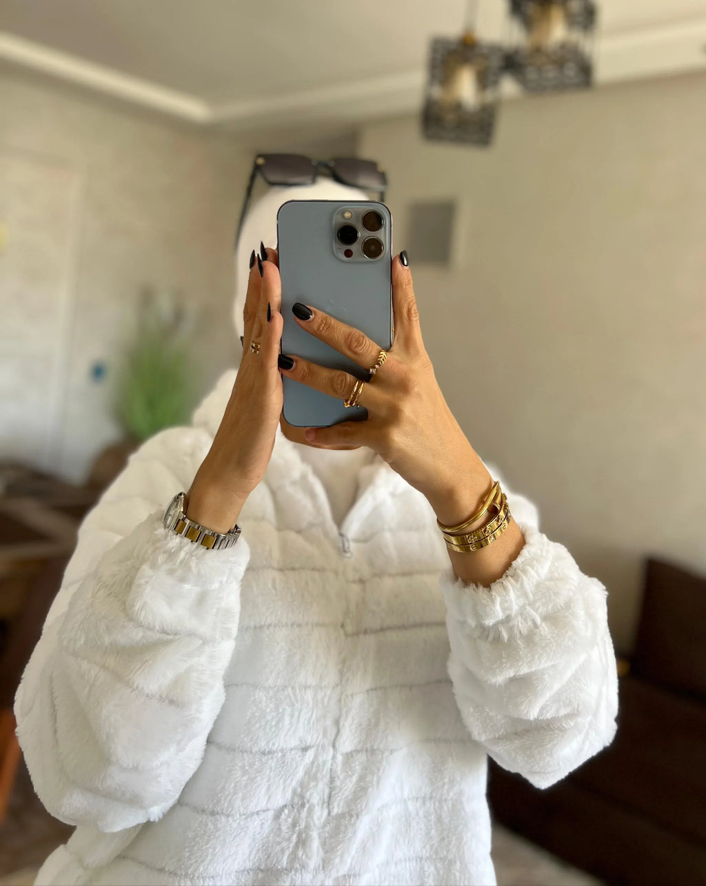 معطف بغطاء رأس من الفرو