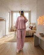 Ensemble chemise et pantalon en crêpe plissé