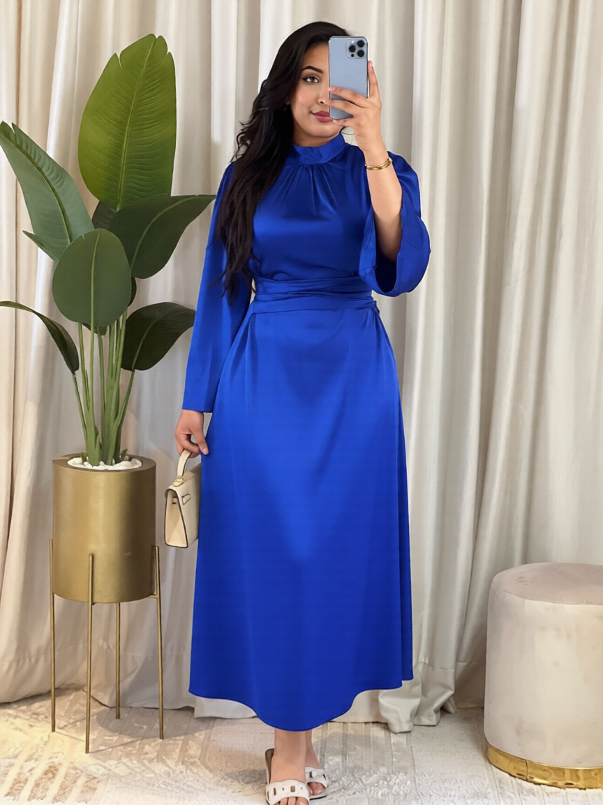 Robe collier satinée