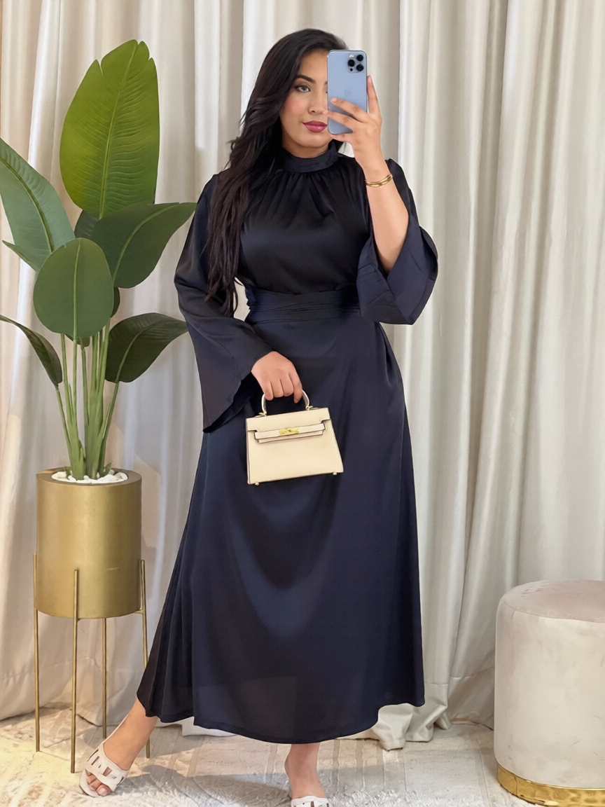 Robe collier satinée