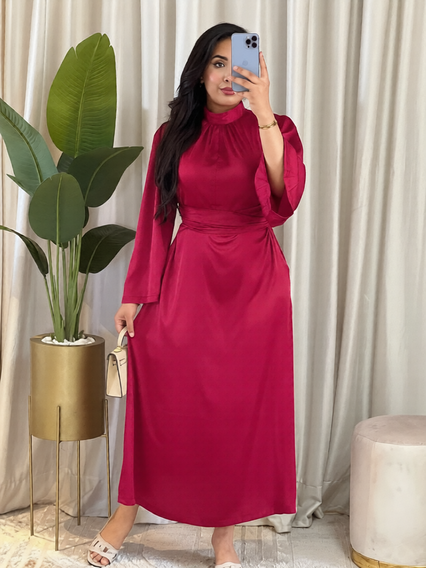 Robe collier satinée