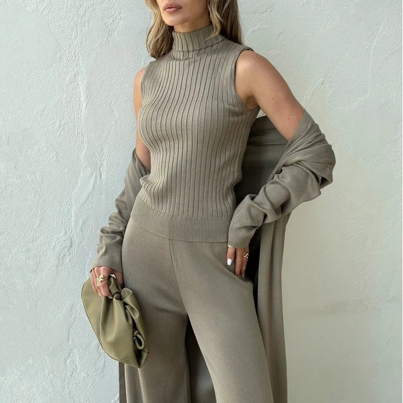 Ensemble débardeur col roulé pantalon et cardigan en laine