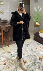 معطف بغطاء رأس من الفرو