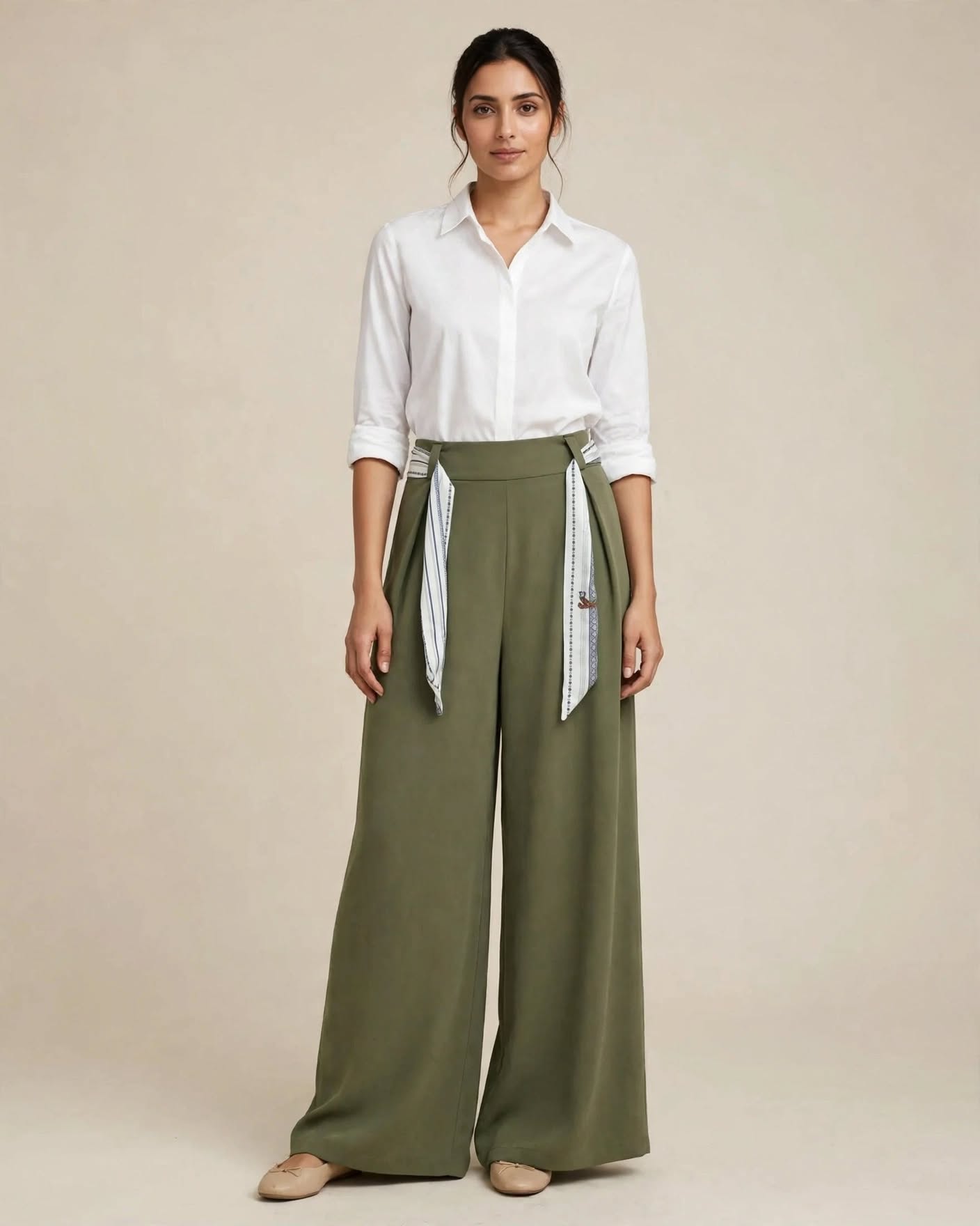 Pantalon en tissu crêpe oversize droit avec ceinture cravate
