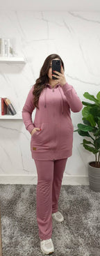 بدلة رياضية مع غطاء للرأس وسحاب