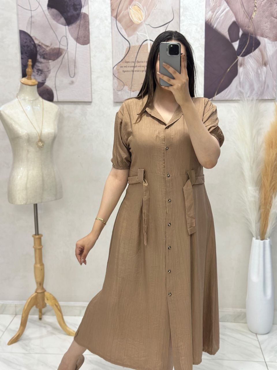 Robe chemise avec col et ceinture
