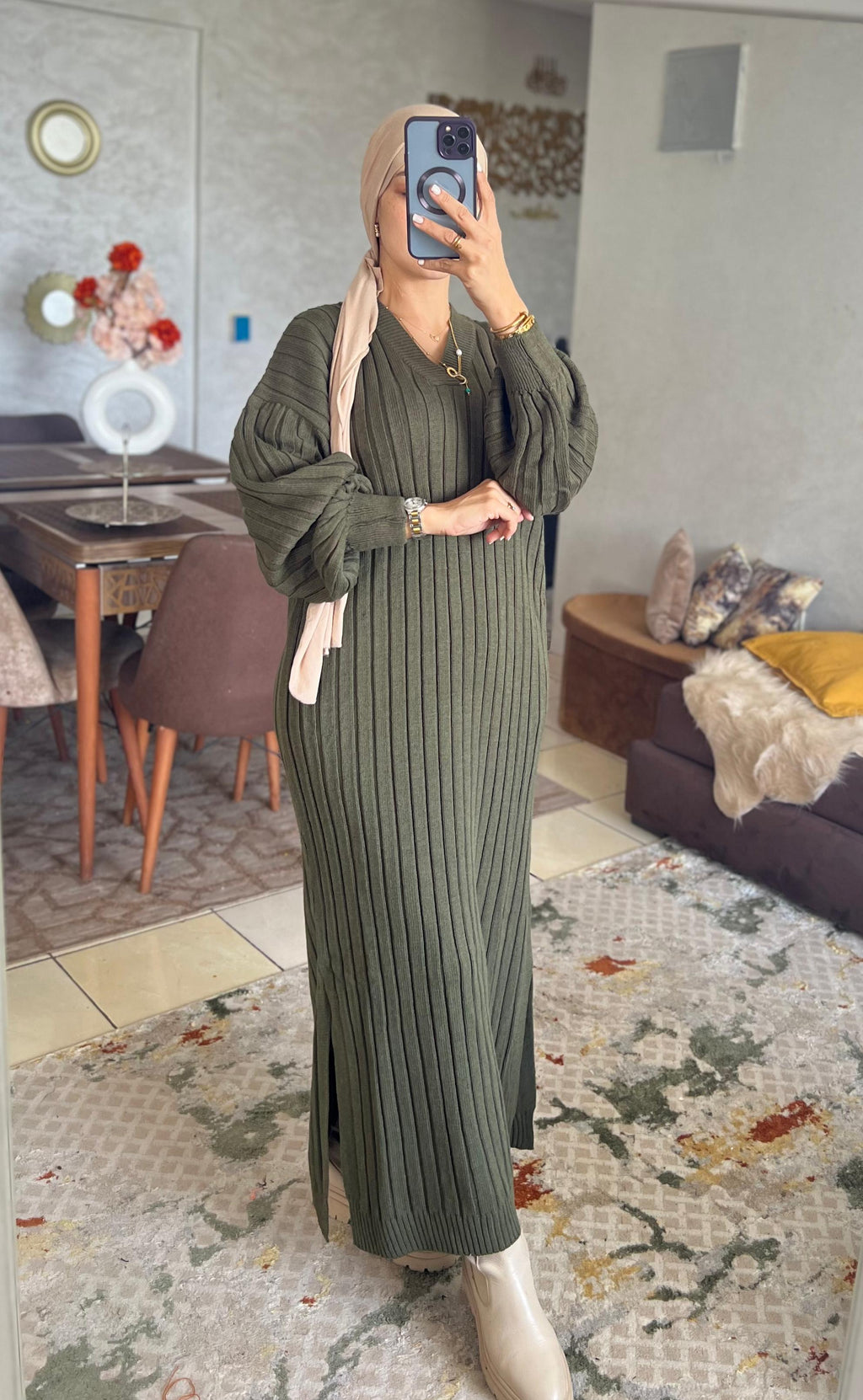 فستان صوف بأكمام إنجليزية