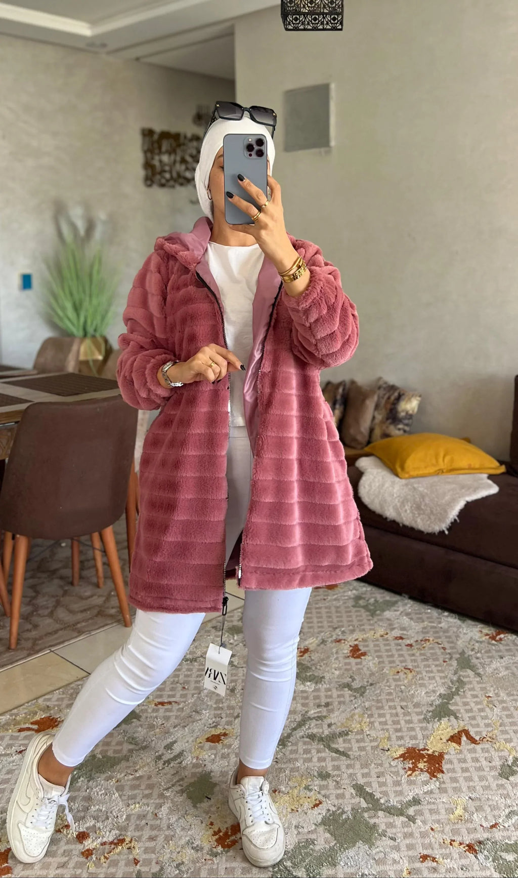 معطف بغطاء رأس من الفرو