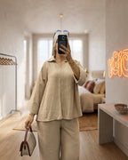 Ensemble chemise et pantalon en crêpe plissé